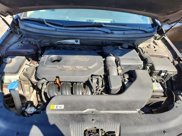2015 HYUNDAI SONATA SE, ECO — Engine bay