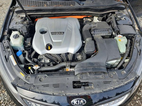 2016 KIA OPTIMA HYBRID GL - Middle-low — Engine bay
