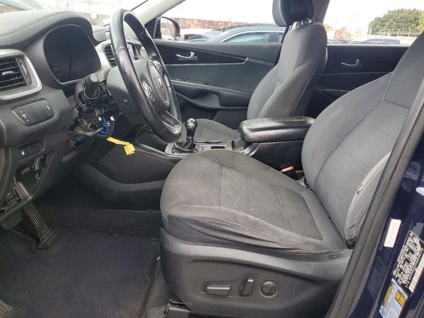2016 KIA SORENTO — DENT