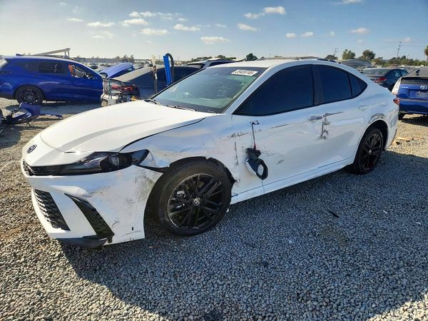 2026 TOYOTA CAMRY — Front 3/4