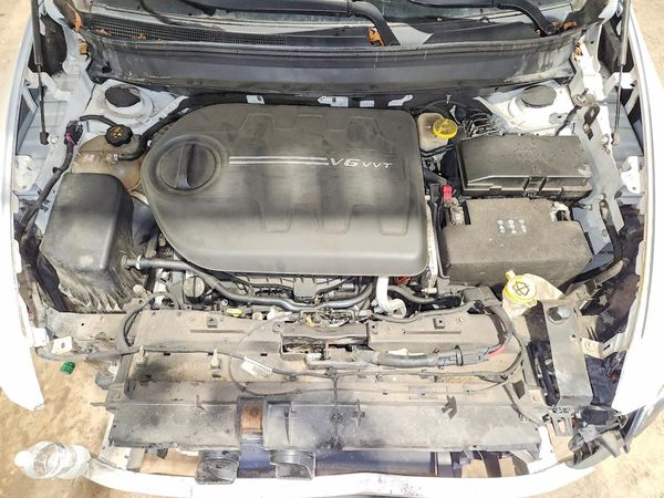 2016 JEEP CHEROKEE LIMITED 4X4 — Engine bay