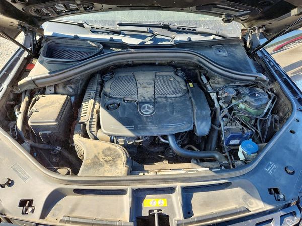 2013 MERCEDES-BENZ ML ML350 4-MATIC — Engine bay