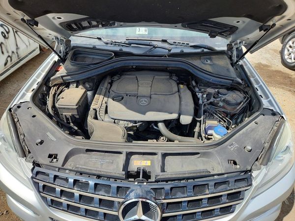 2014 MERCEDES-BENZ ML ML350 4-MATIC — Engine bay