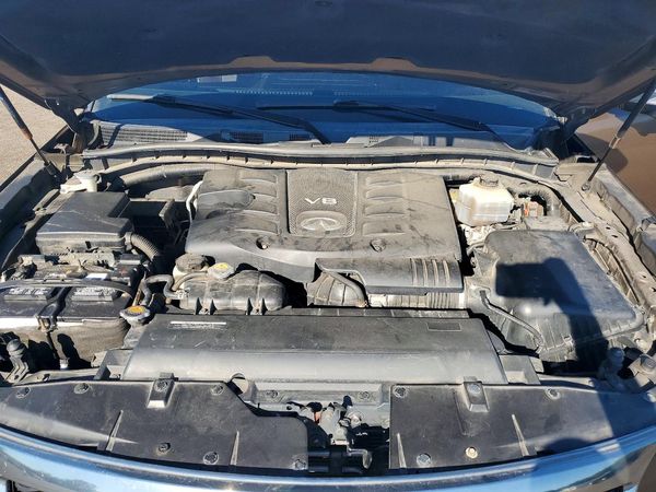 2017 INFINITI QX80 — Engine bay