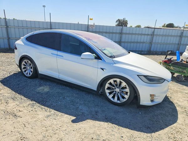 2017 TESLA MODEL X — Passenger 3/4