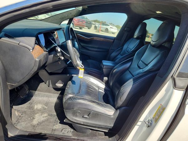 2017 TESLA MODEL X — DENT