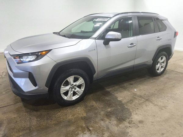 2021 TOYOTA RAV4 LE HV — Front 3/4