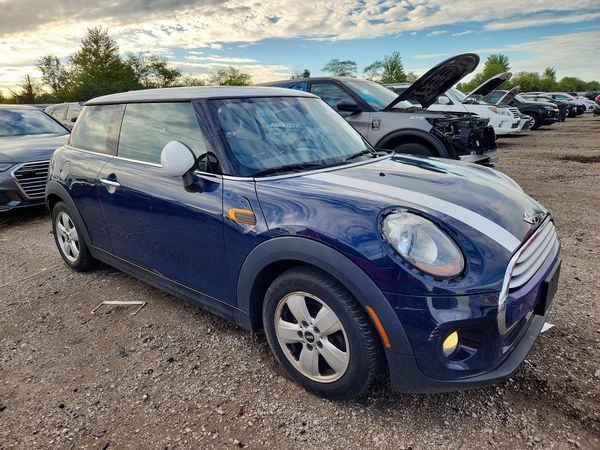 2015 MINI COOPER — Passenger 3/4