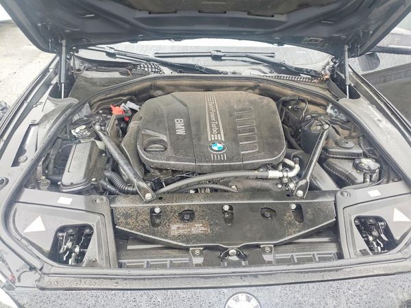 2015 BMW 5 SERIES xDrive — Engine bay