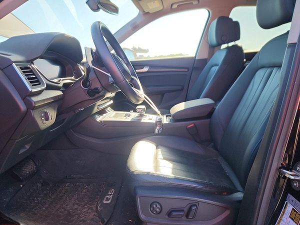 2020 AUDI Q5 quattro Premium Plus — DENT