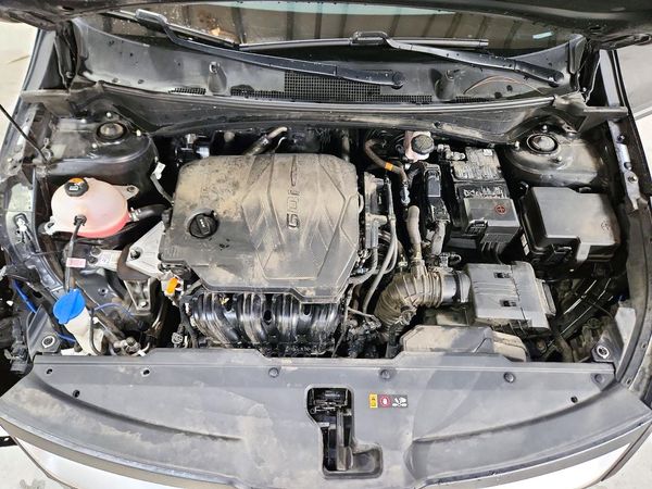2025 KIA SPORTAGE LX — Engine bay