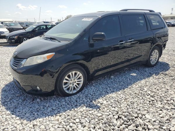 2014 TOYOTA SIENNA