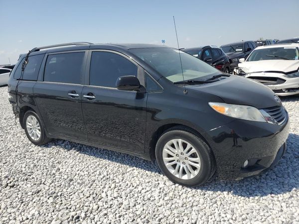 2014 TOYOTA SIENNA