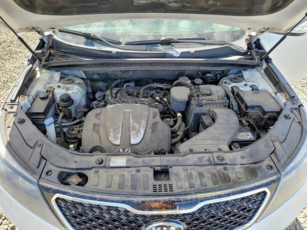 2012 KIA SORENTO TOP (High Grade) — Engine bay