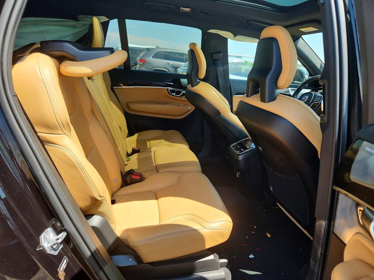 2017 VOLVO XC90 Momentum