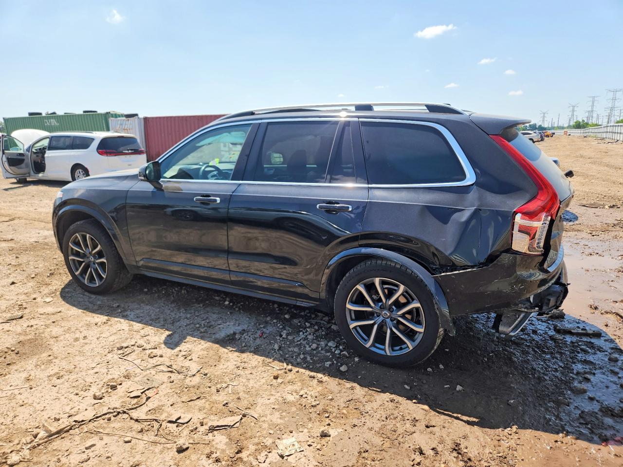 2017 VOLVO XC90 Momentum