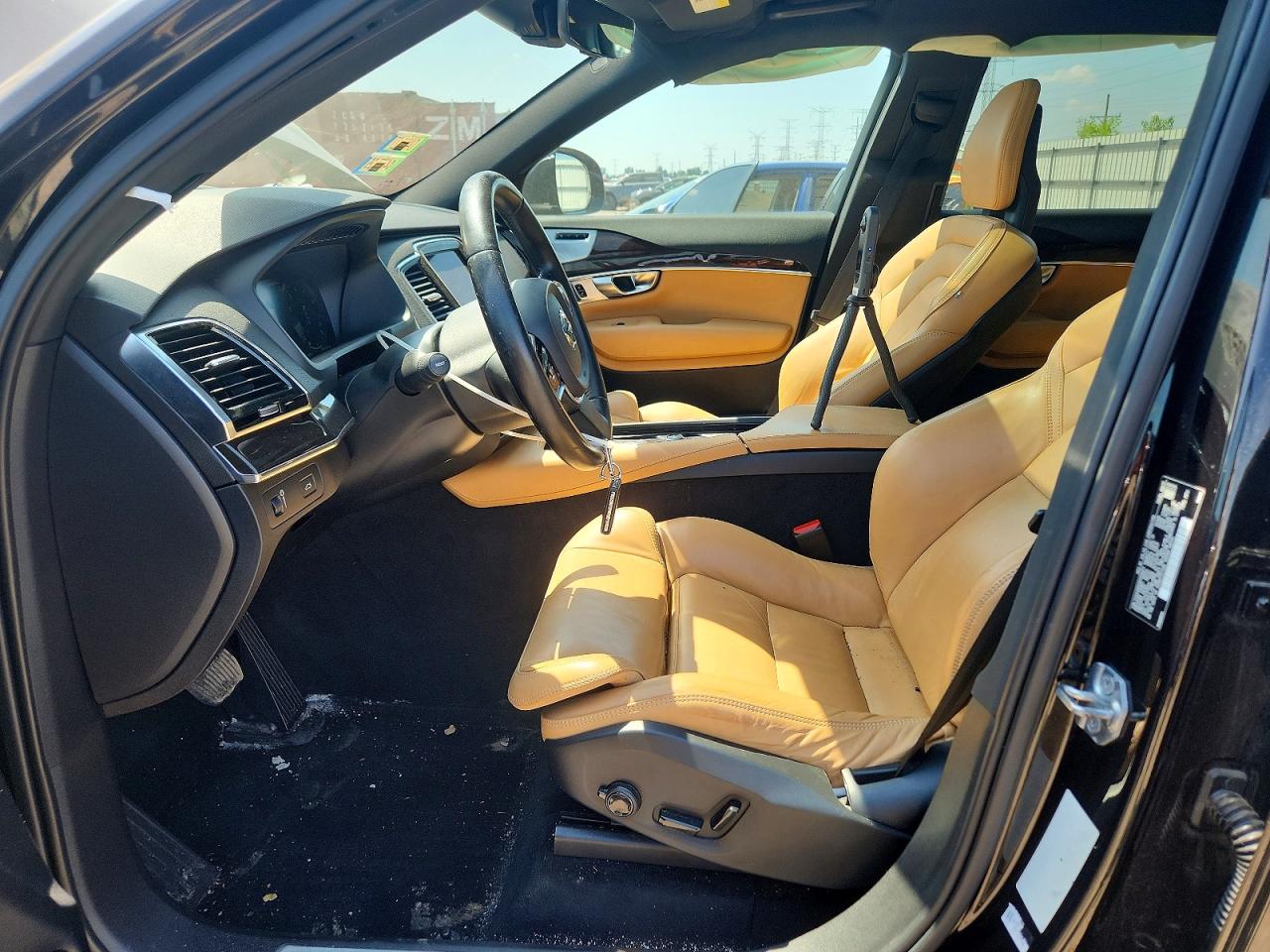 2017 VOLVO XC90 Momentum