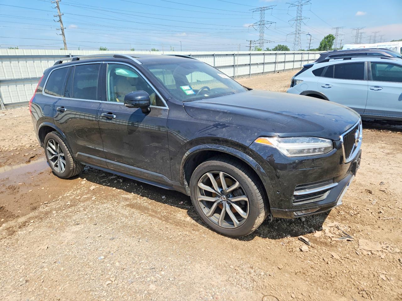 2017 VOLVO XC90 Momentum