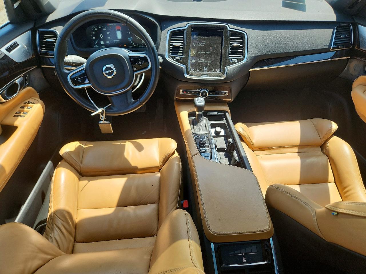 2017 VOLVO XC90 Momentum