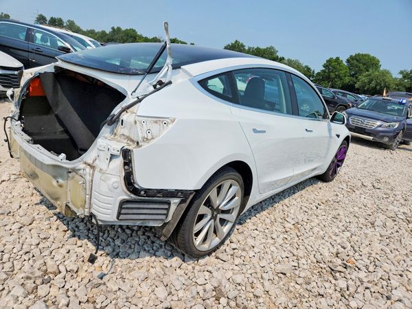 2018 TESLA MODEL 3