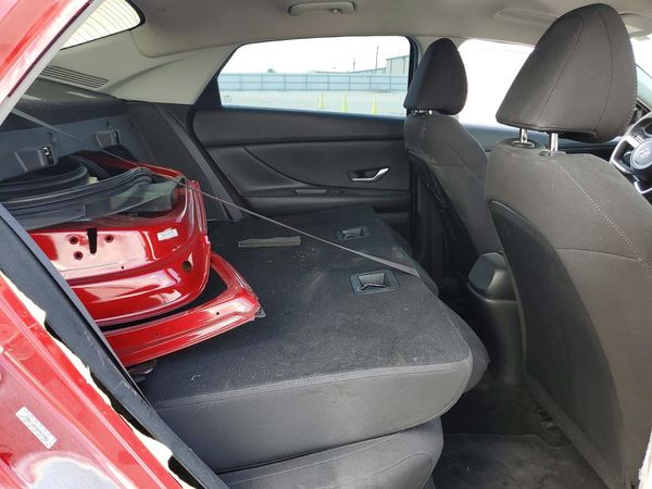 2023 HYUNDAI ELANTRA SE