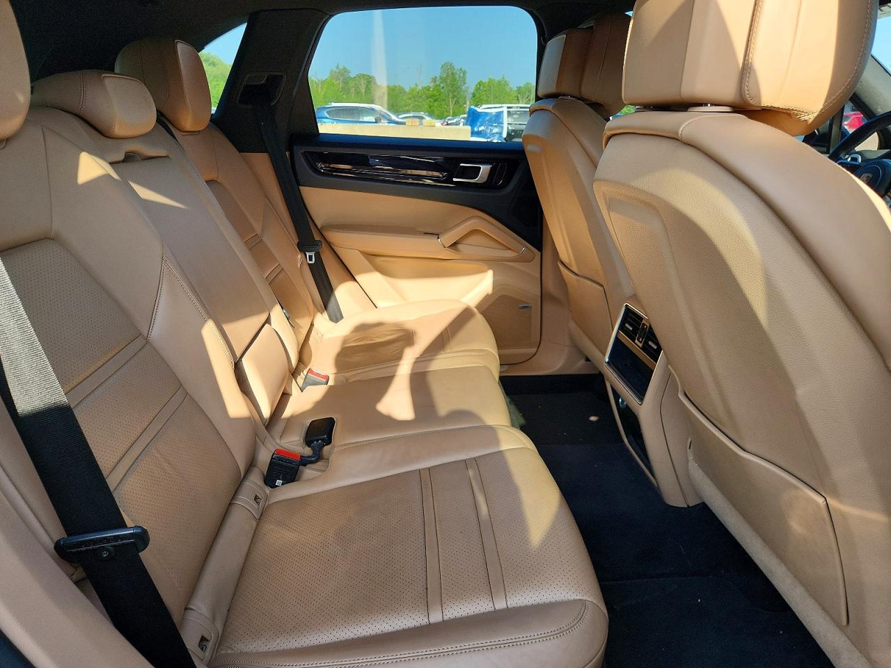 2019 PORSCHE CAYENNE