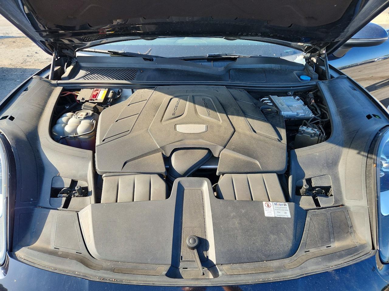 2019 PORSCHE CAYENNE
