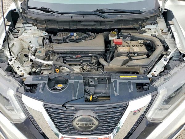 2020 NISSAN ROGUE — Engine bay