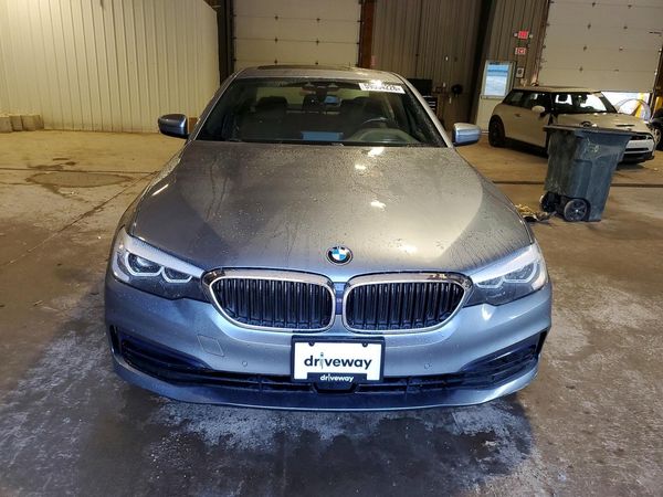 2019 BMW 530