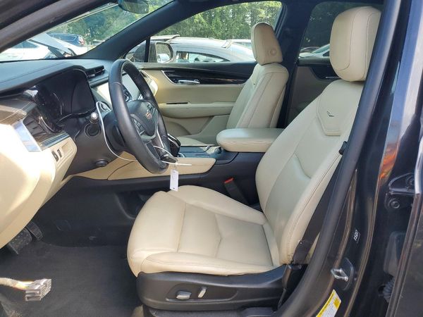 2017 CADILLAC XT5 Base