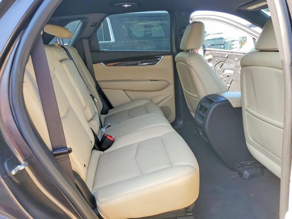 2017 CADILLAC XT5 Base