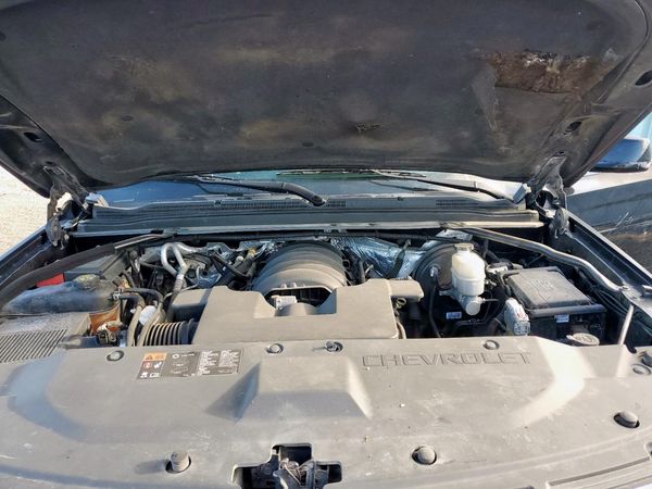2015 CHEVROLET TAHOE LT — Engine bay