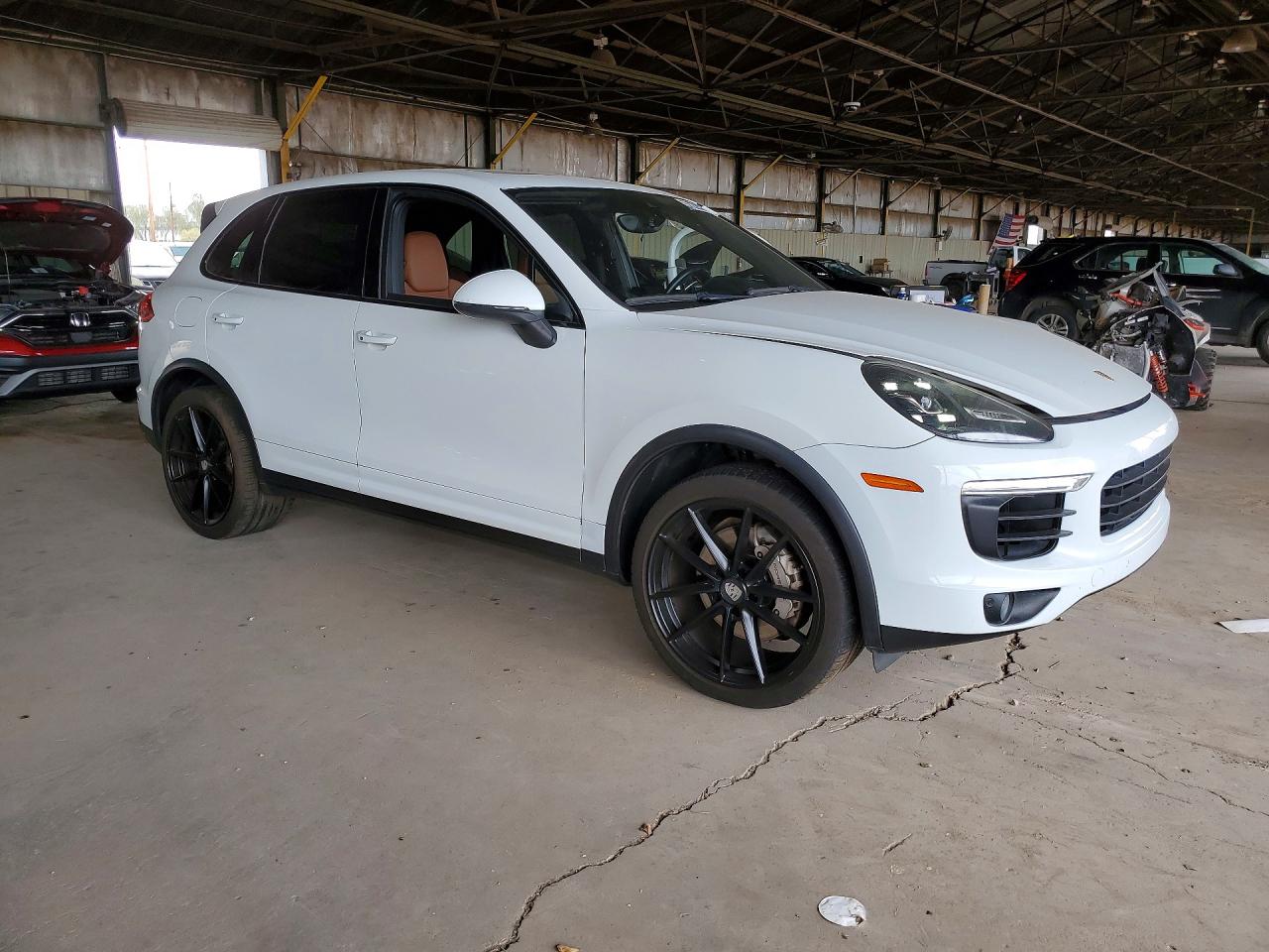 2017 PORSCHE CAYENNE
