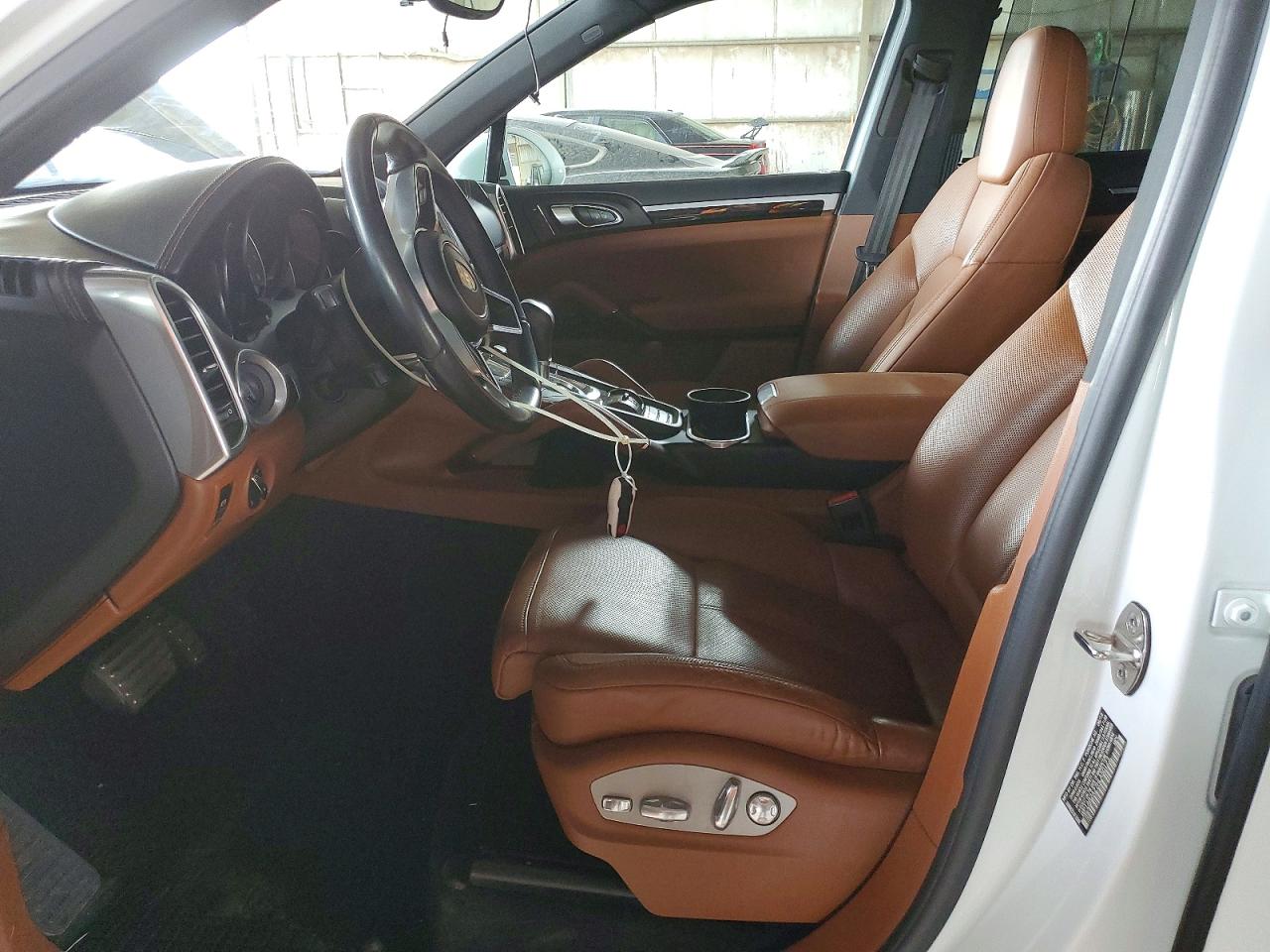 2017 PORSCHE CAYENNE