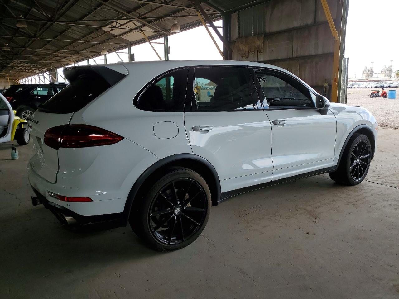 2017 PORSCHE CAYENNE