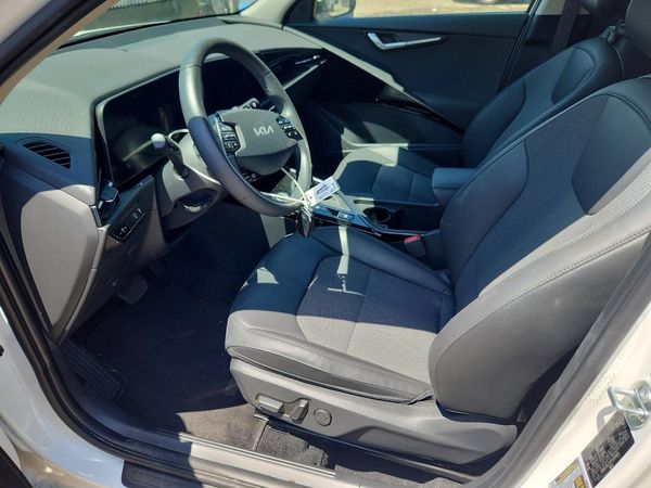 2023 KIA NIRO EX