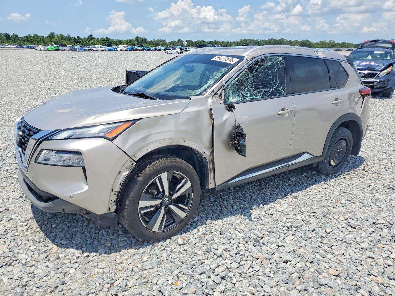 2021 NISSAN ROGUE SL — Front 3/4