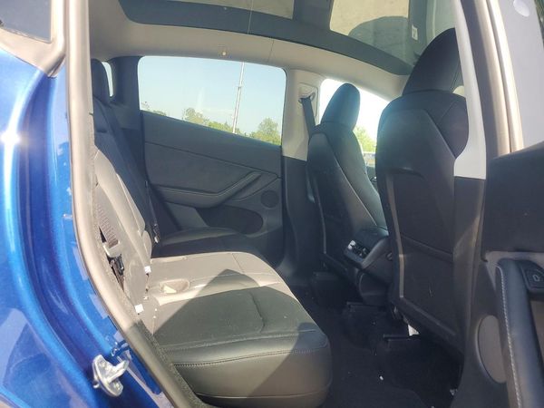 2025 TESLA MODEL Y