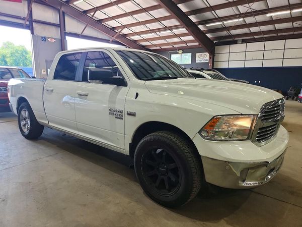 2019 RAM 1500 CLASSIC SLT