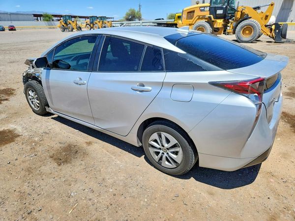 2016 TOYOTA PRIUS