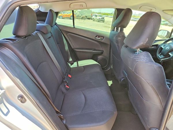 2016 TOYOTA PRIUS