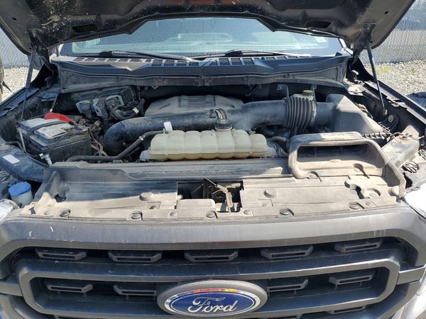 2022 FORD F150 SuperCab — Engine bay