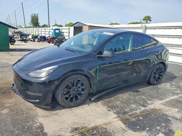 2025 TESLA MODEL Y