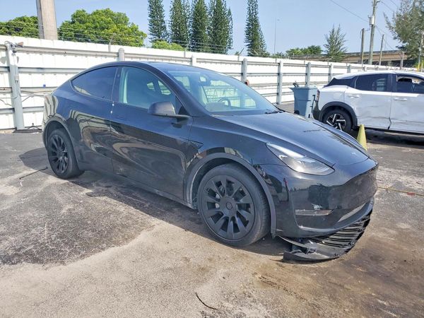 2025 TESLA MODEL Y