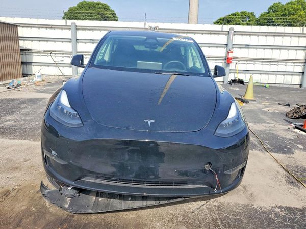 2025 TESLA MODEL Y
