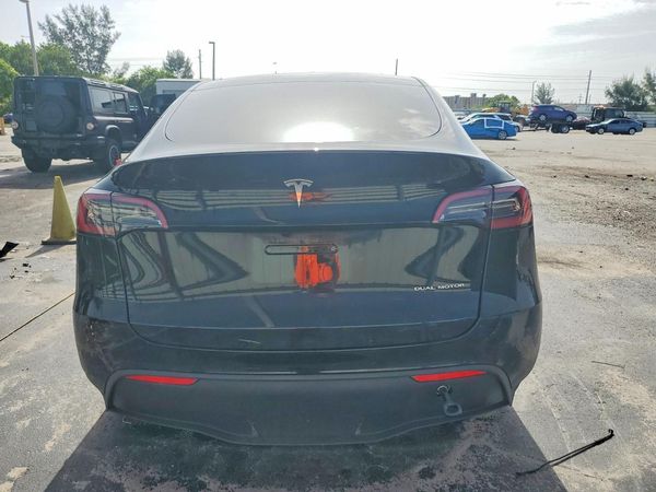 2025 TESLA MODEL Y