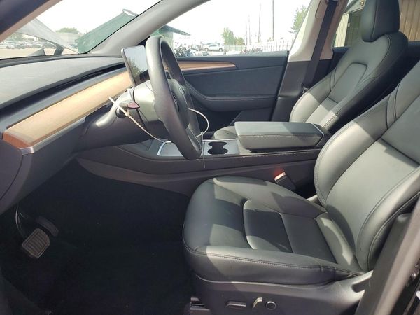 2025 TESLA MODEL Y