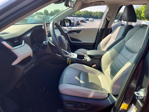 2019 TOYOTA RAV4