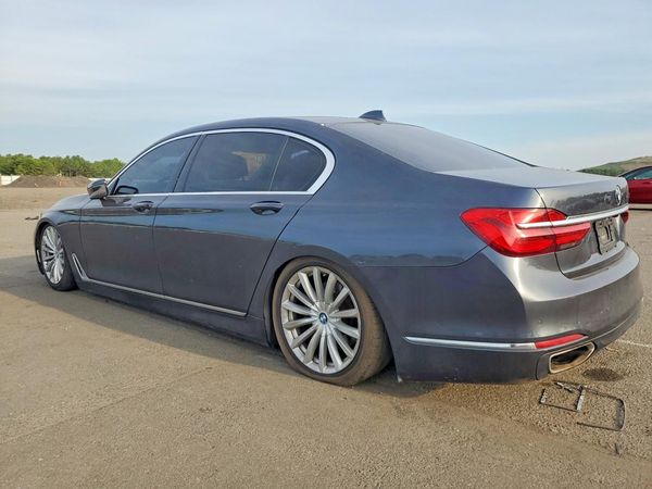 2016 BMW 740