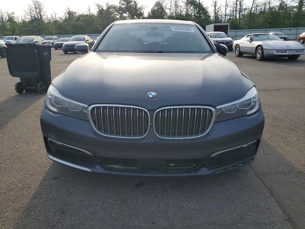 2016 BMW 740